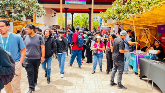 estudiantes participando de la Feria Sostenible Usach