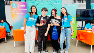 Futuros estudiantes conociendo más sobre Usach Sostenible y participando de las actividades propuestas