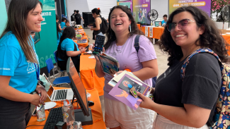 Futuros estudiantes conociendo más sobre Usach Sostenible y participando de las actividades propuestas