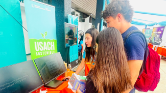 Futuros estudiantes conociendo más sobre Usach Sostenible y participando de las actividades propuestas